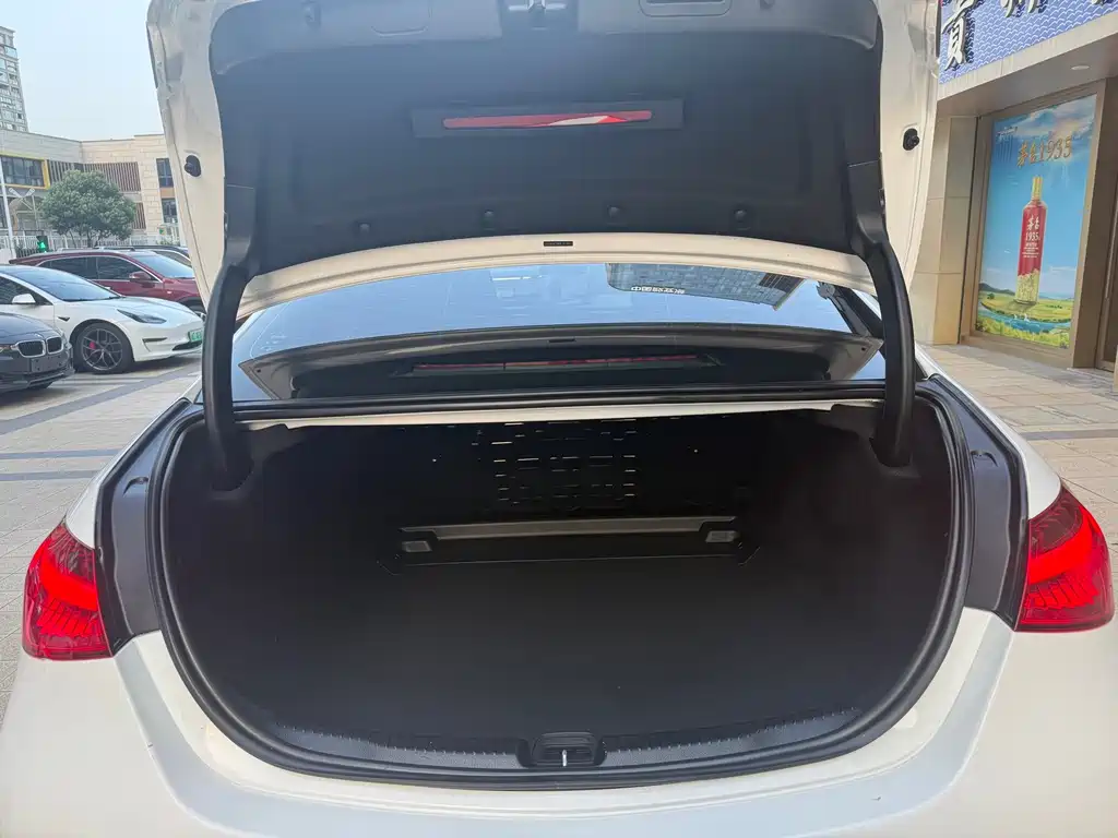 Mercedes-Benz C-Class — миниатюра 7