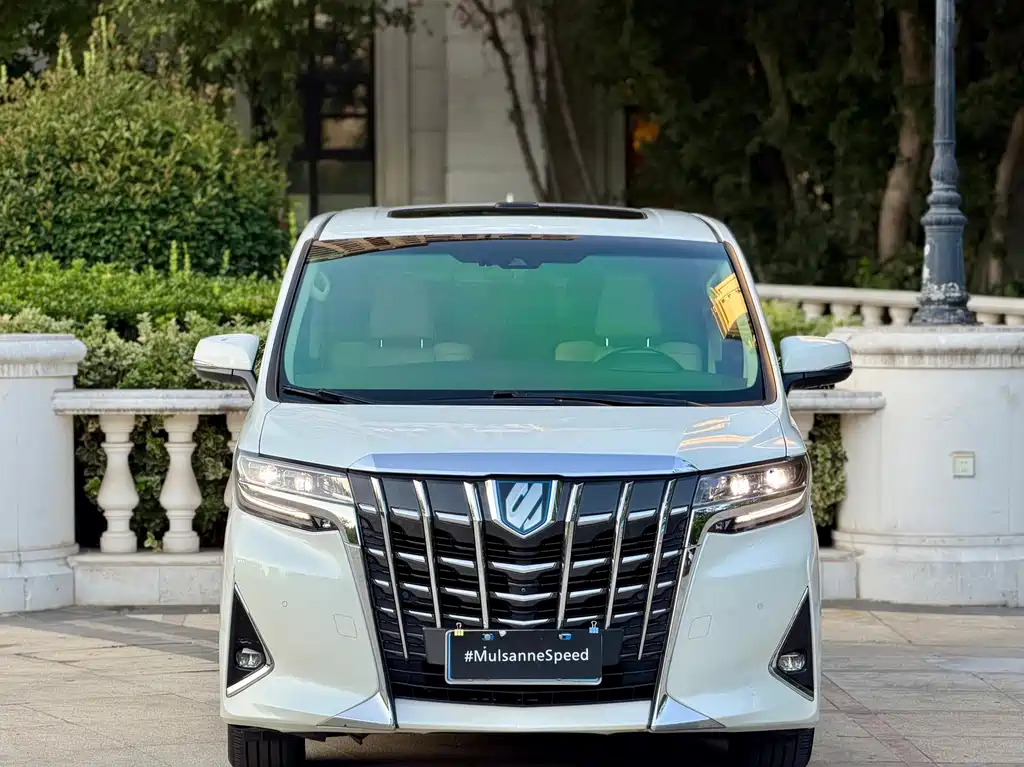 Toyota Alphard — миниатюра 2