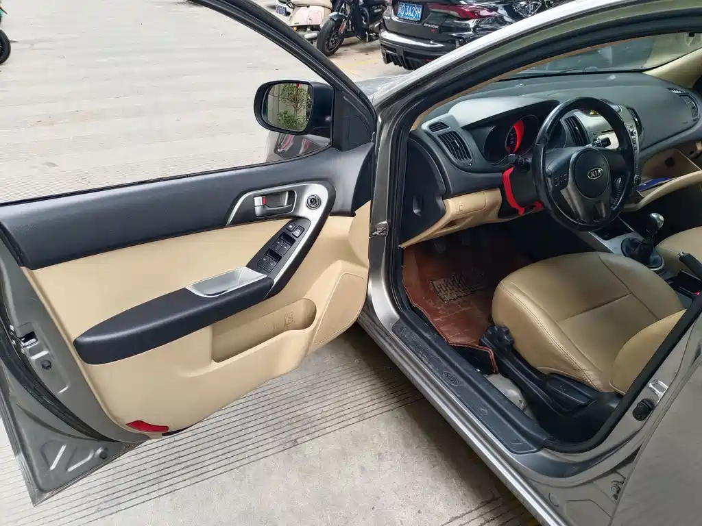 Kia Forte 2009 1.6L MT GLS