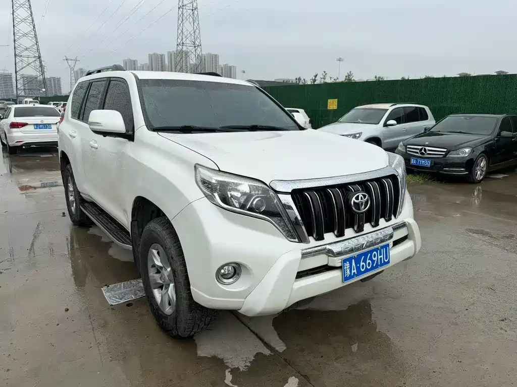 Toyota Land Cruiser Prado 2010 2.7L AT Standard