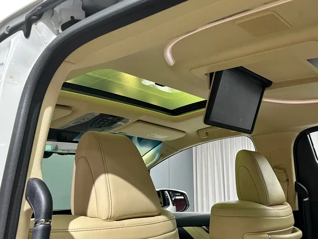 Toyota Alphard — миниатюра 22