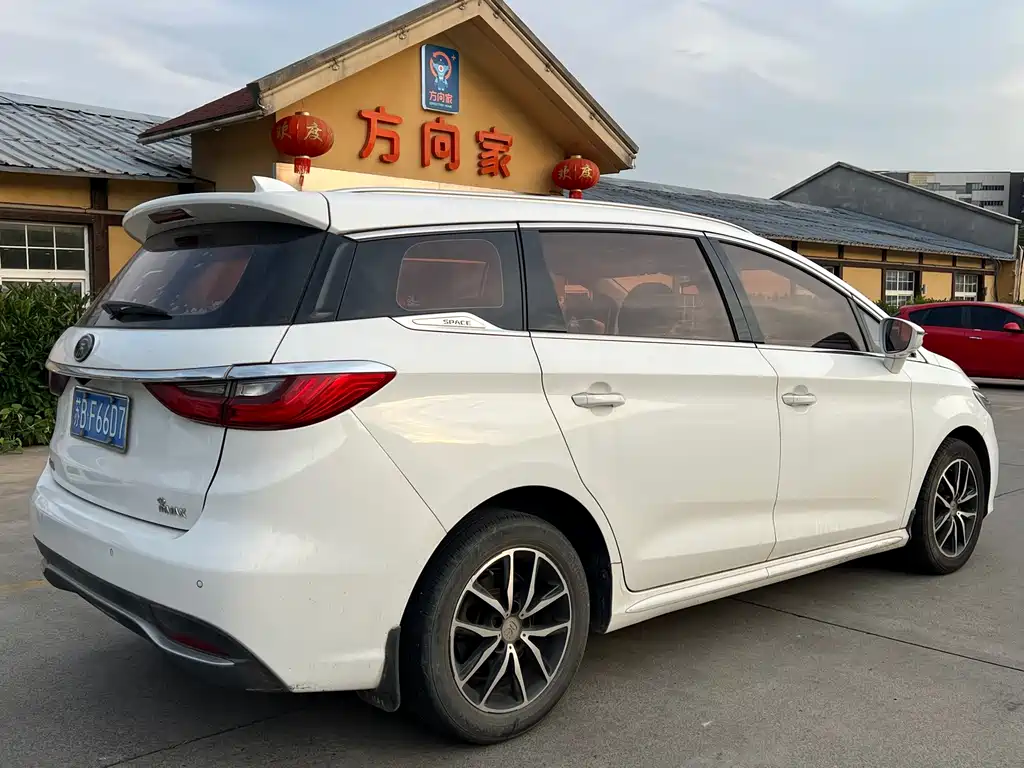 BYD MAX — миниатюра 11