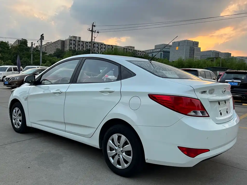 Hyundai Verna — миниатюра 12