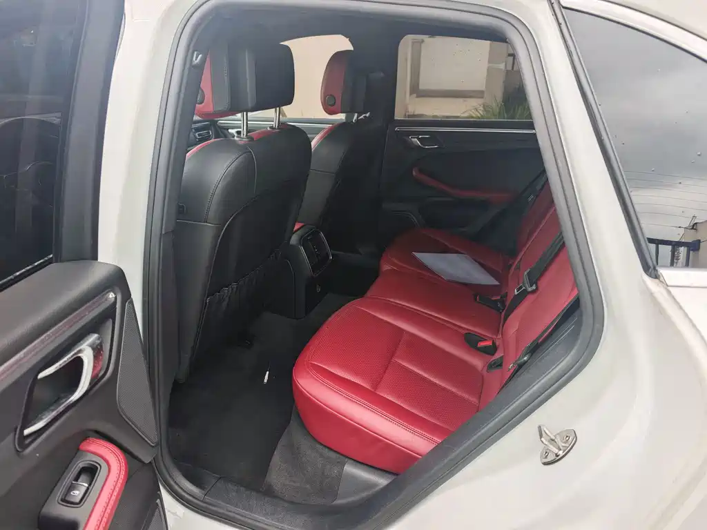 Porsche Macan — миниатюра 5
