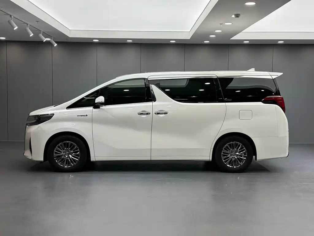 Toyota Alphard — миниатюра 7