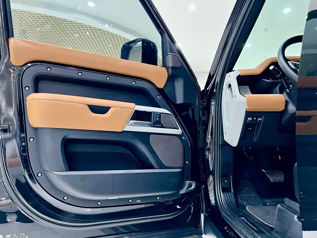 Land Rover Defender — миниатюра 21