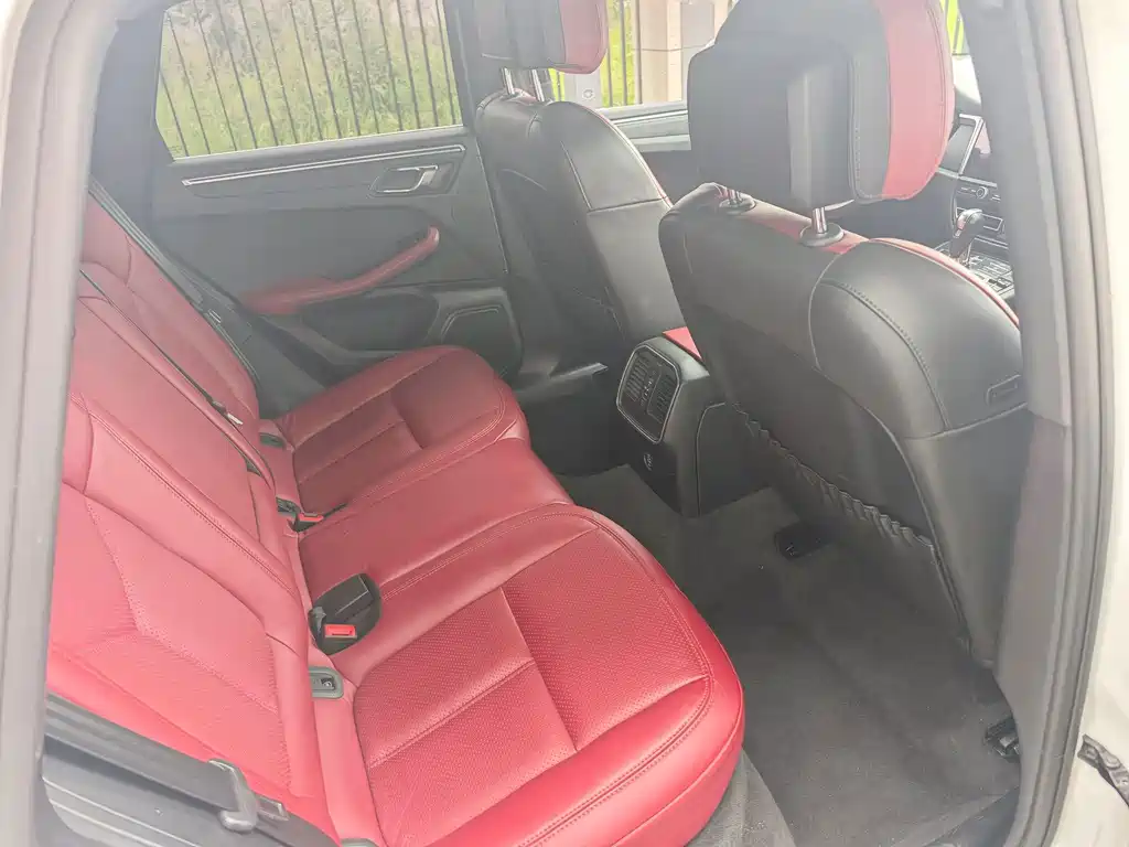 Porsche Macan — миниатюра 13