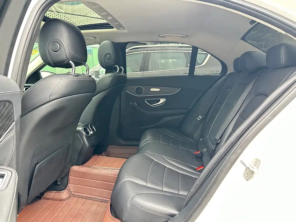 Mercedes-Benz C-Class — миниатюра 6