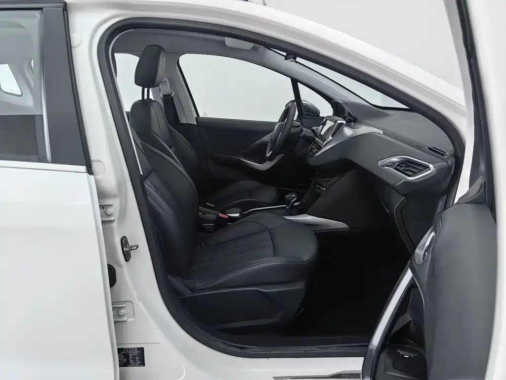 Peugeot 2008 — миниатюра 23