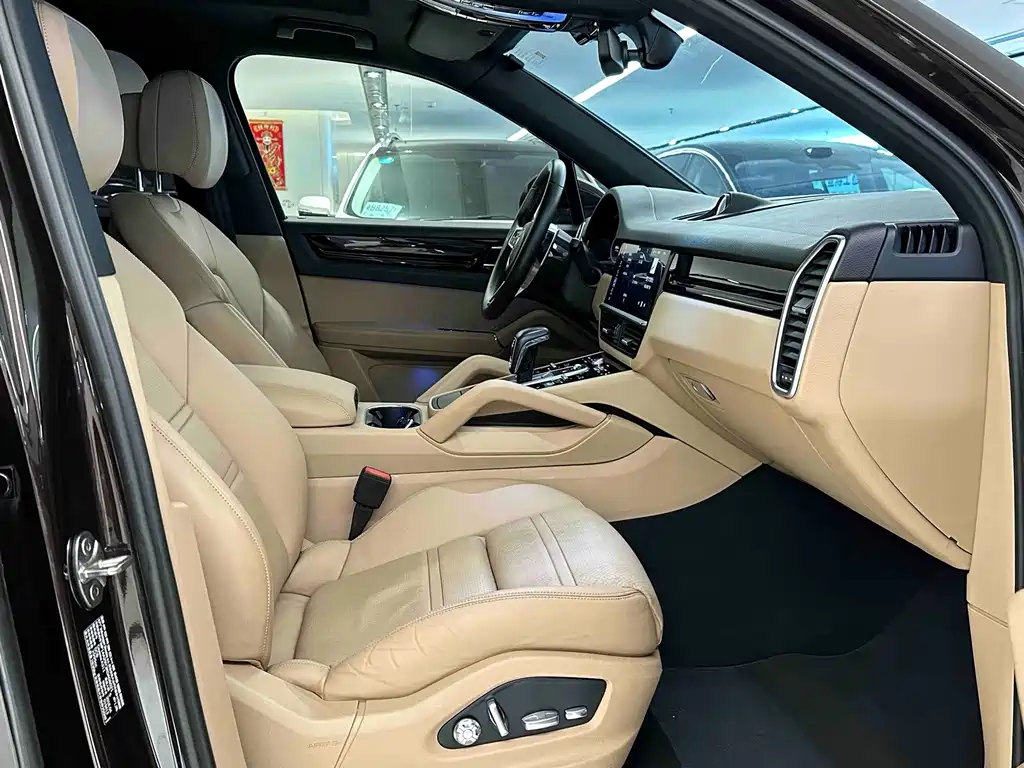 Porsche Cayenne — миниатюра 12