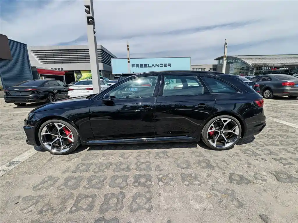 Audi RS 4 — миниатюра 5