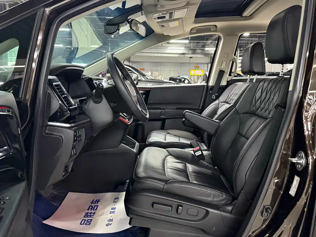 Honda Elysion 2.0L Hybrid Luxury Edition, фото 8