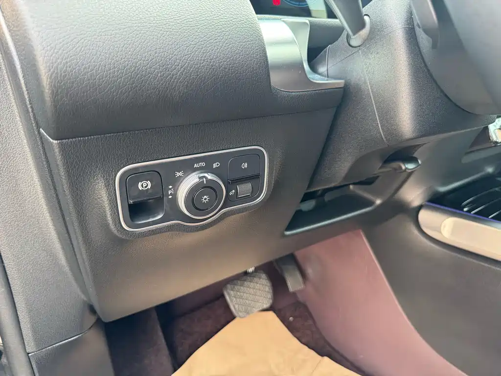 Mercedes-Benz GLB — миниатюра 21