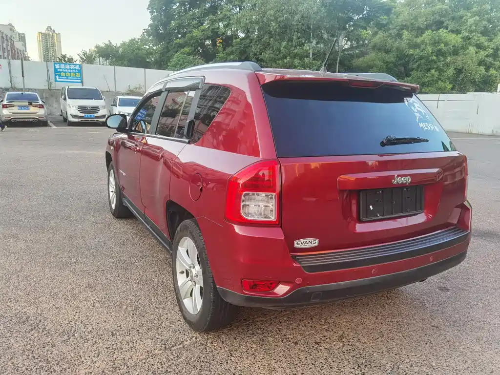 Jeep Compass (Import) 2.4L 4WD Luxury Edition, фото 6