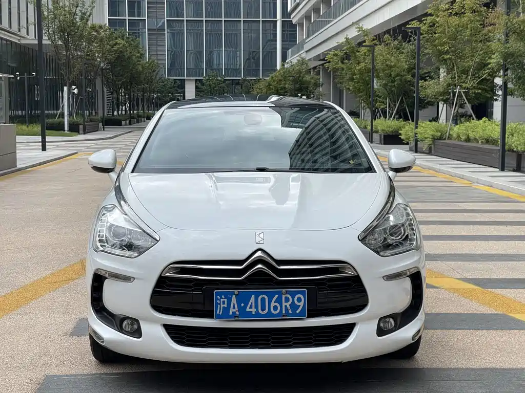 DS 5 2014 1.6T Luxury THP160
