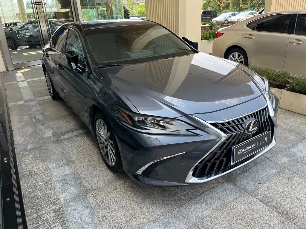 Lexus ES 2022 300h F SPORT