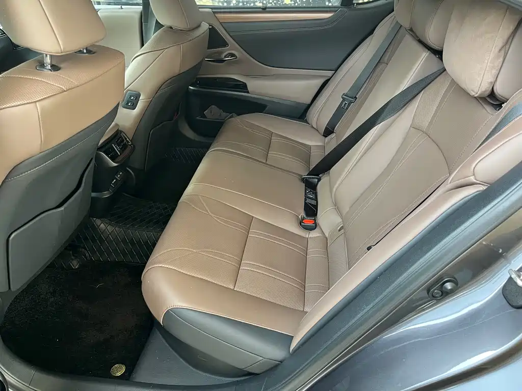 Lexus ES 2022 300h F SPORT