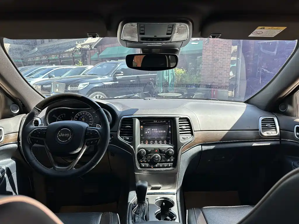Jeep Grand Cherokee (Import) — миниатюра 22