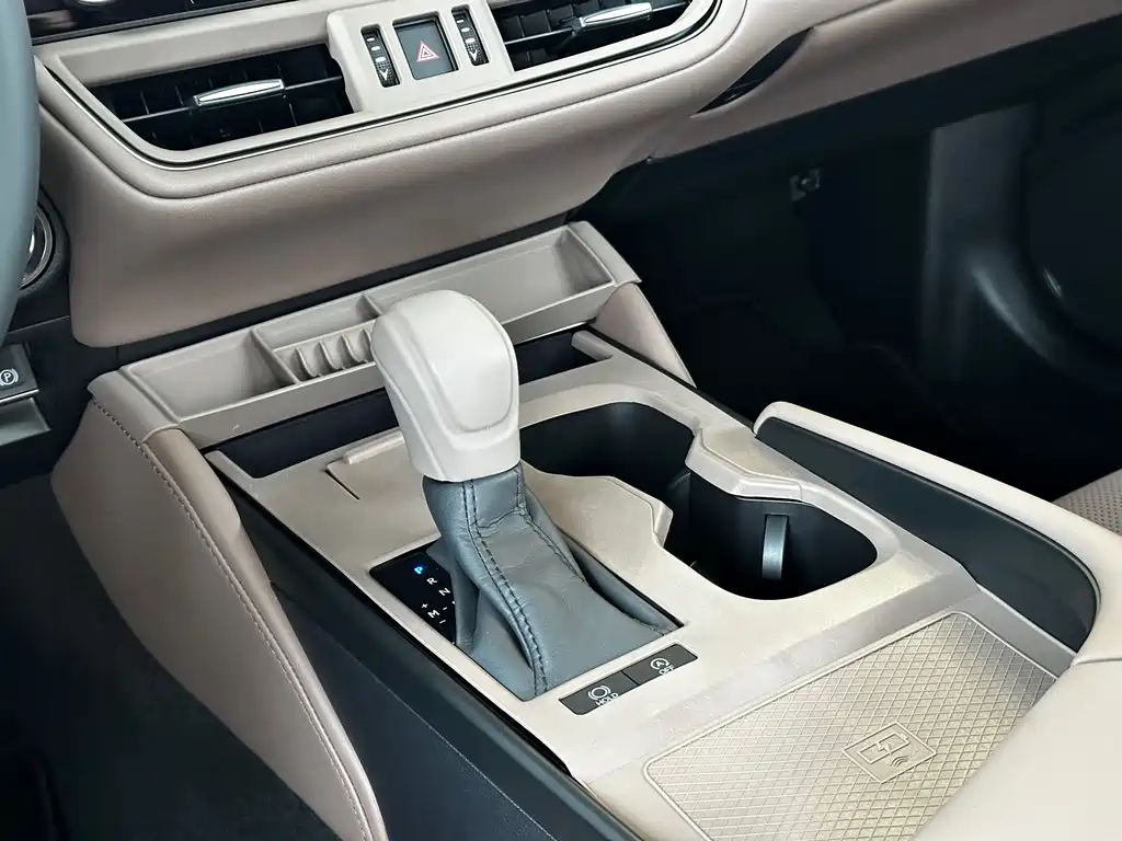Lexus ES 2025 200 Premium