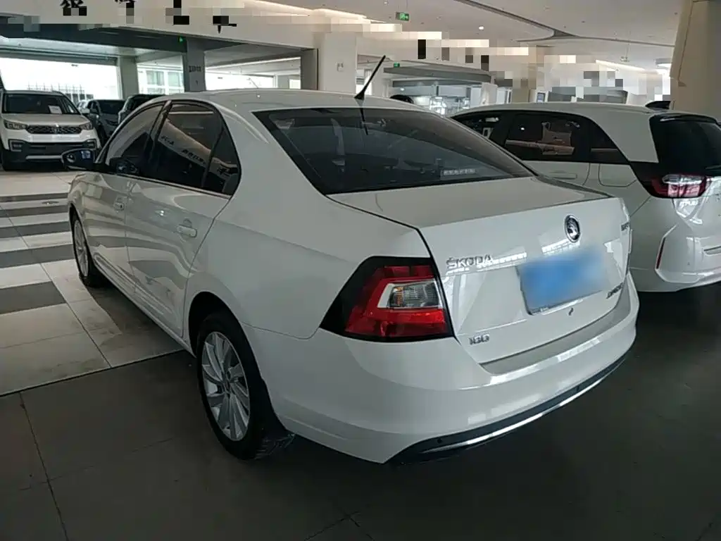 Skoda Rapid — миниатюра 5