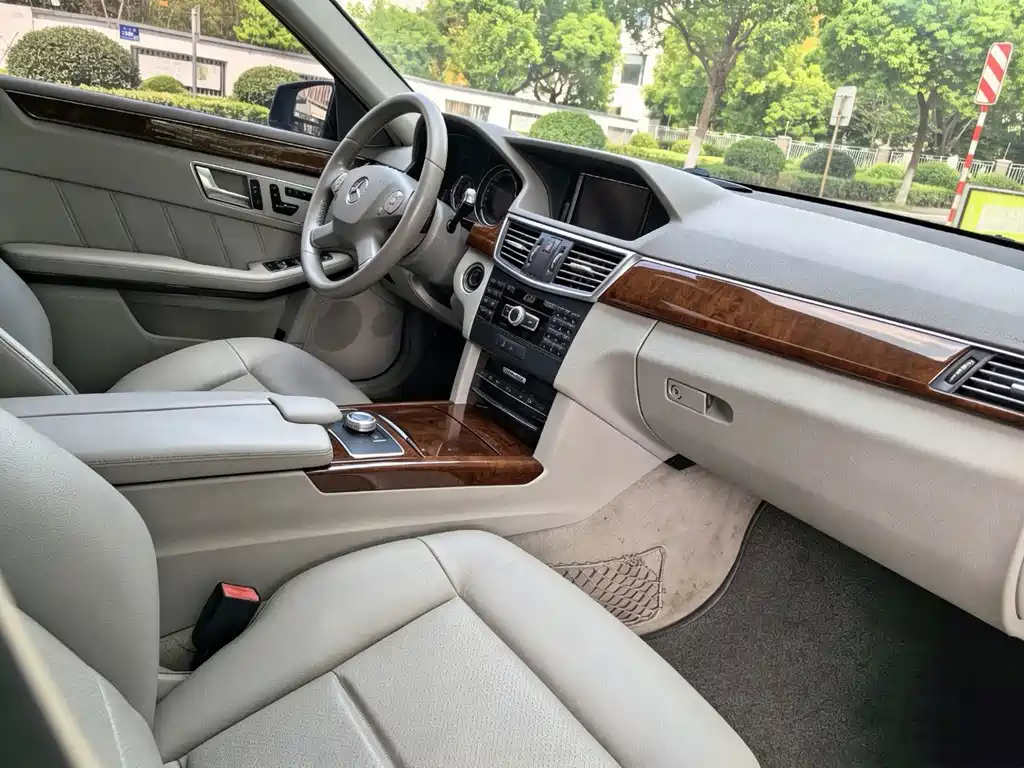 Mercedes-Benz E-Class — миниатюра 11