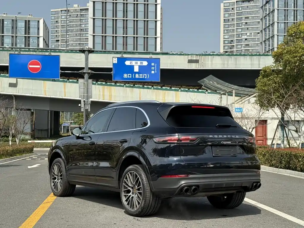 Porsche Cayenne — миниатюра 5