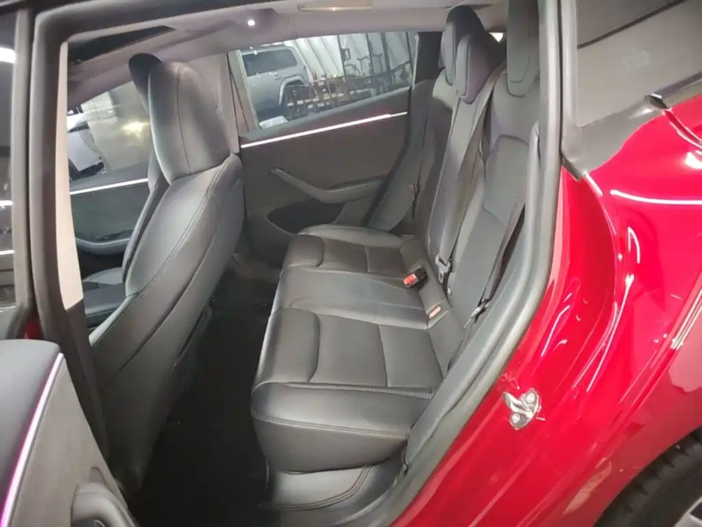 Tesla Model 3 — миниатюра 17