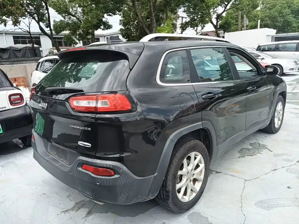 Jeep Cherokee — миниатюра 7