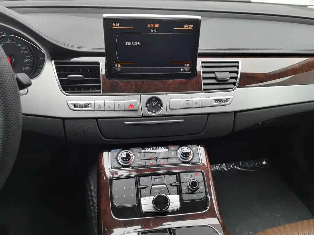 Audi A8 — миниатюра 12