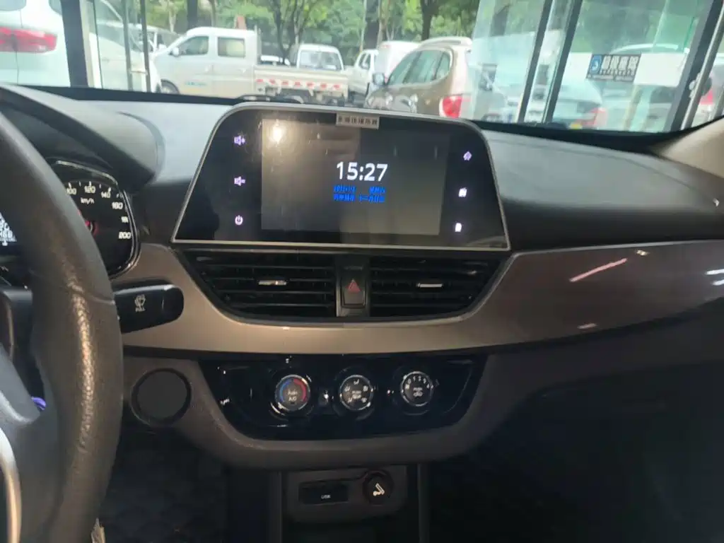 Baojun 310W — миниатюра 13