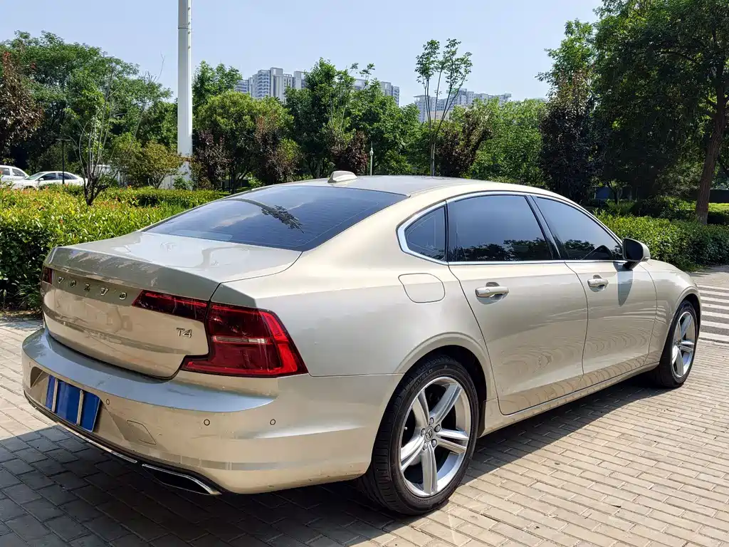 Volvo S90 2017 T4