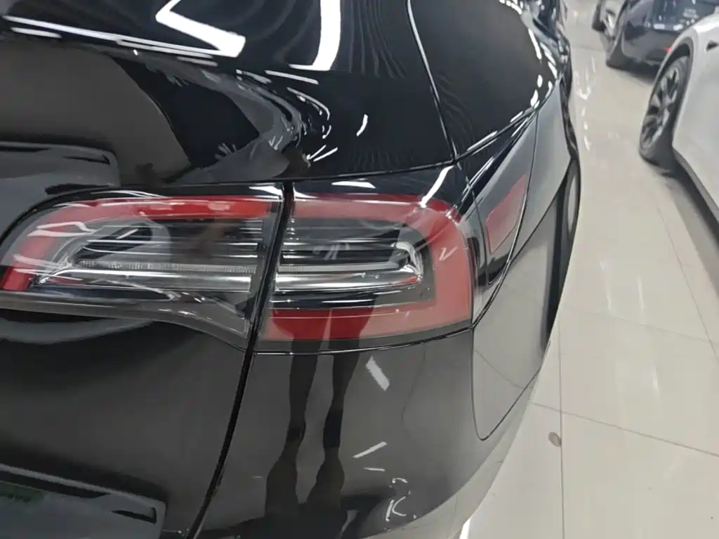 Tesla Model Y — миниатюра 8