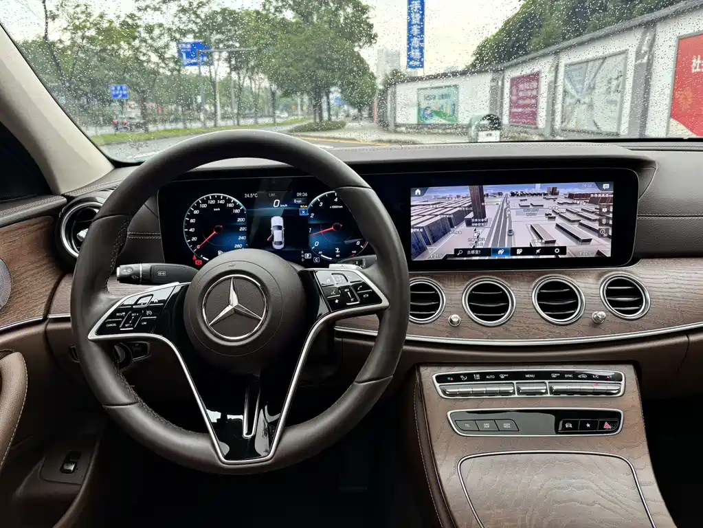 Mercedes-Benz E-Class — миниатюра 8