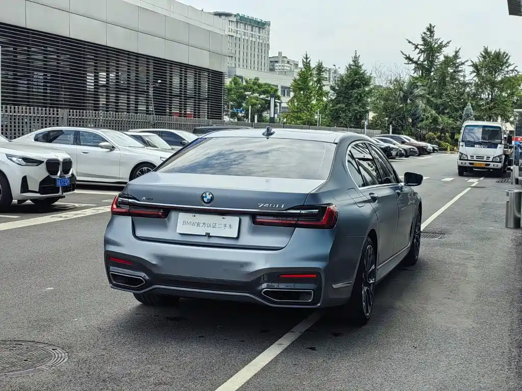 BMW 7 Series — миниатюра 5