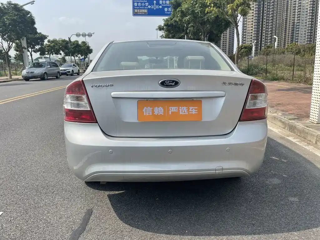 Ford Focus 2013 1.8L AT