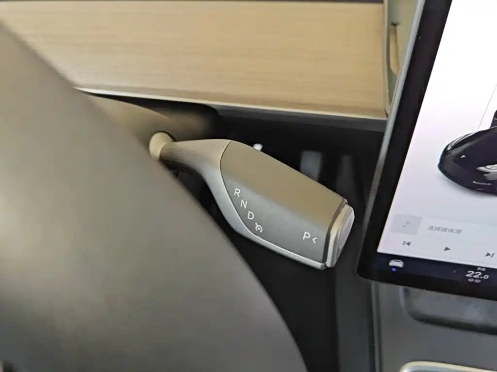 Tesla Model Y — миниатюра 14