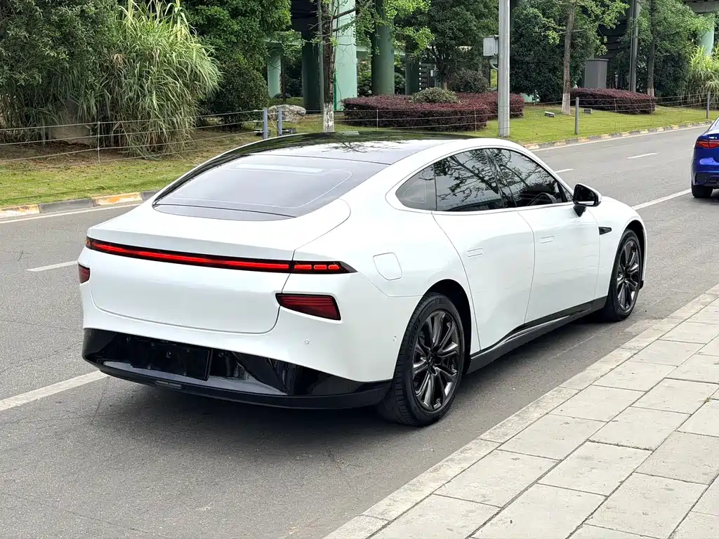 XPeng P7 — миниатюра 9