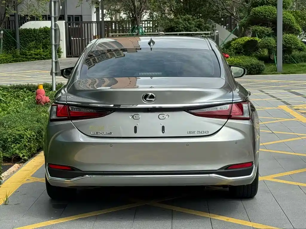 Lexus ES — миниатюра 8