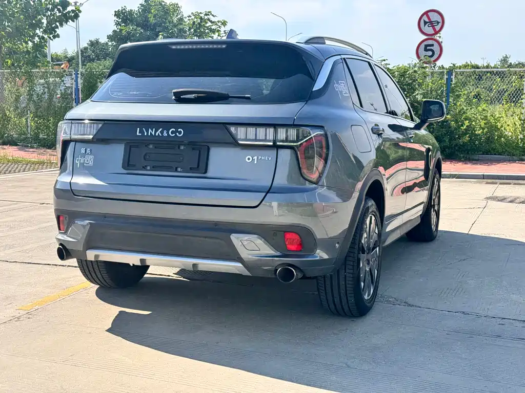 Lynk & Co 01 EM-P - фото 7