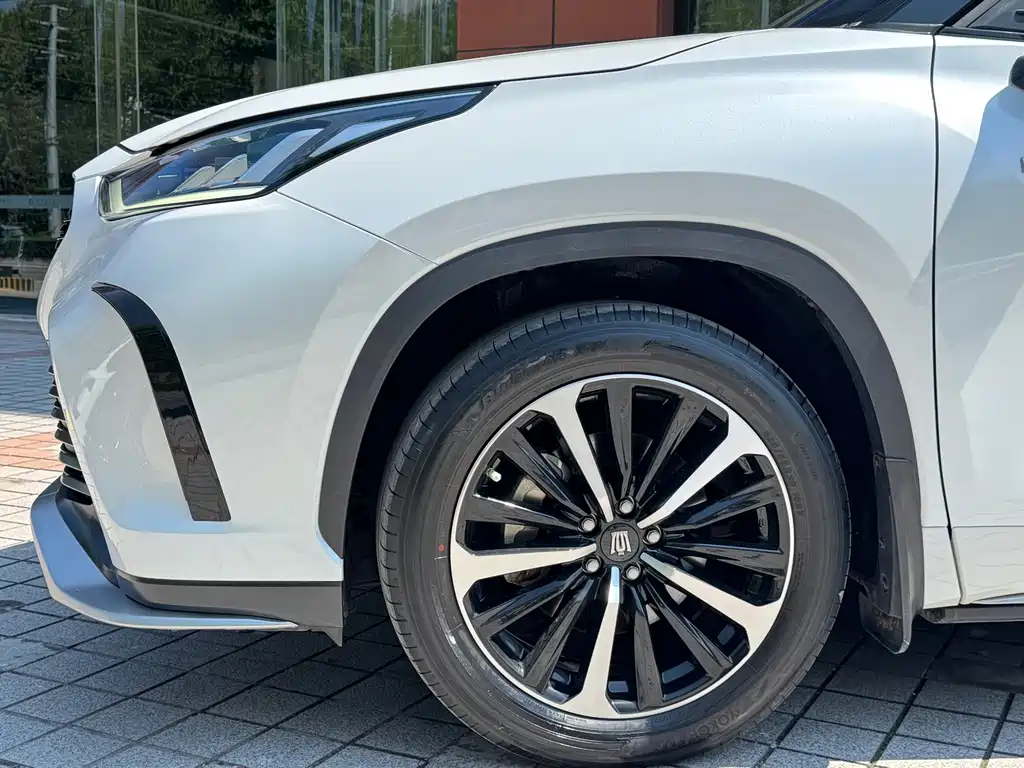 Toyota Crown Kluger — миниатюра 5