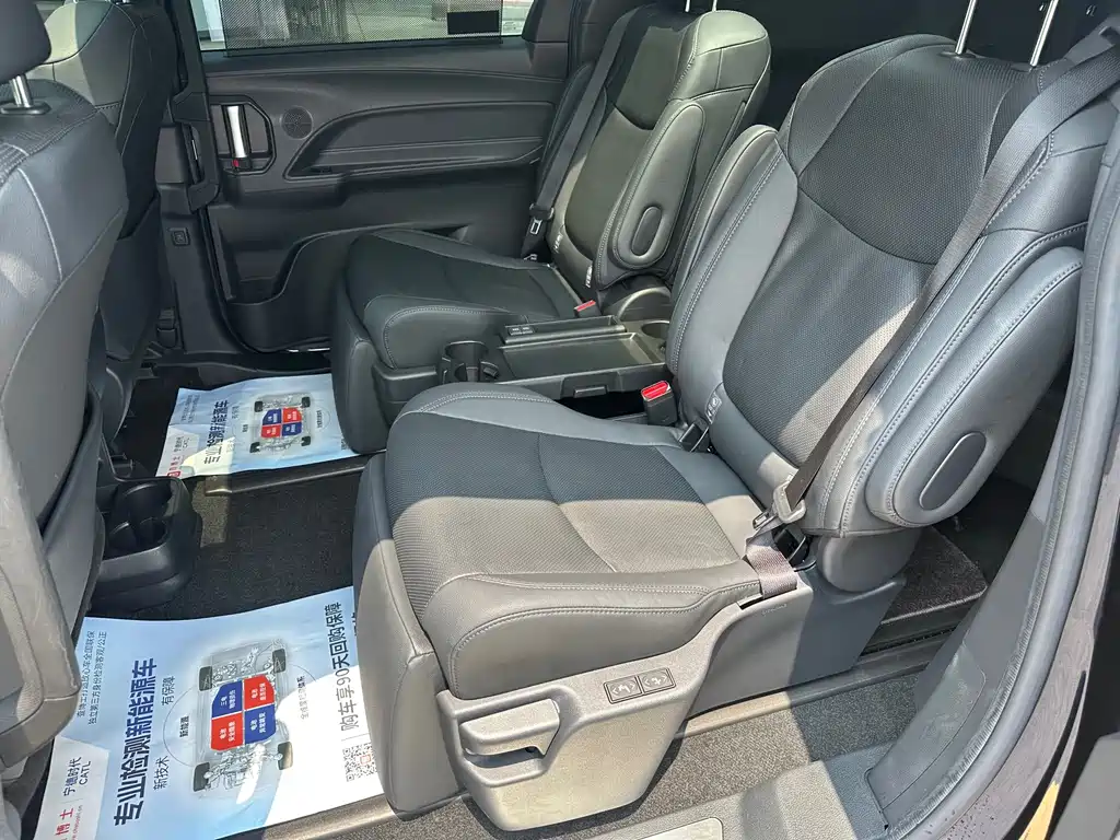 Toyota Sienna — миниатюра 8
