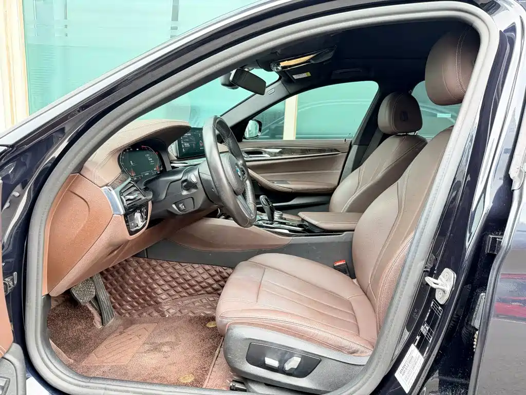BMW 5 Series — миниатюра 9