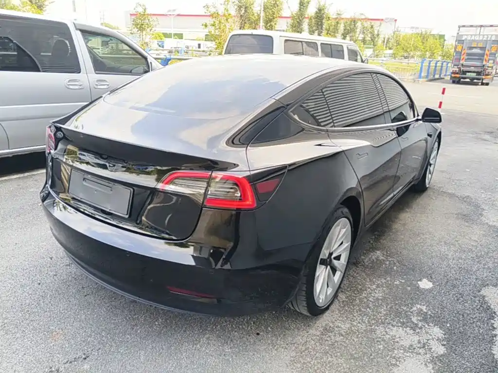 Tesla Model 3 — миниатюра 7