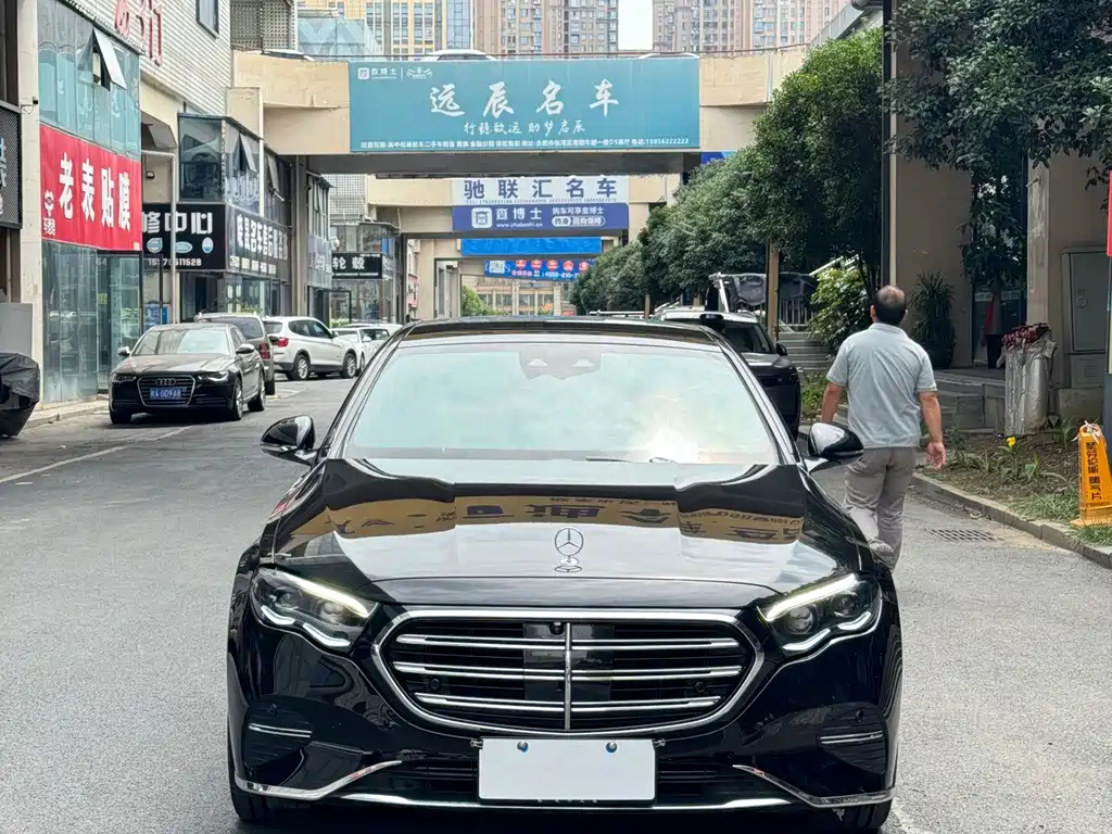 Mercedes-Benz E-Class — миниатюра 2