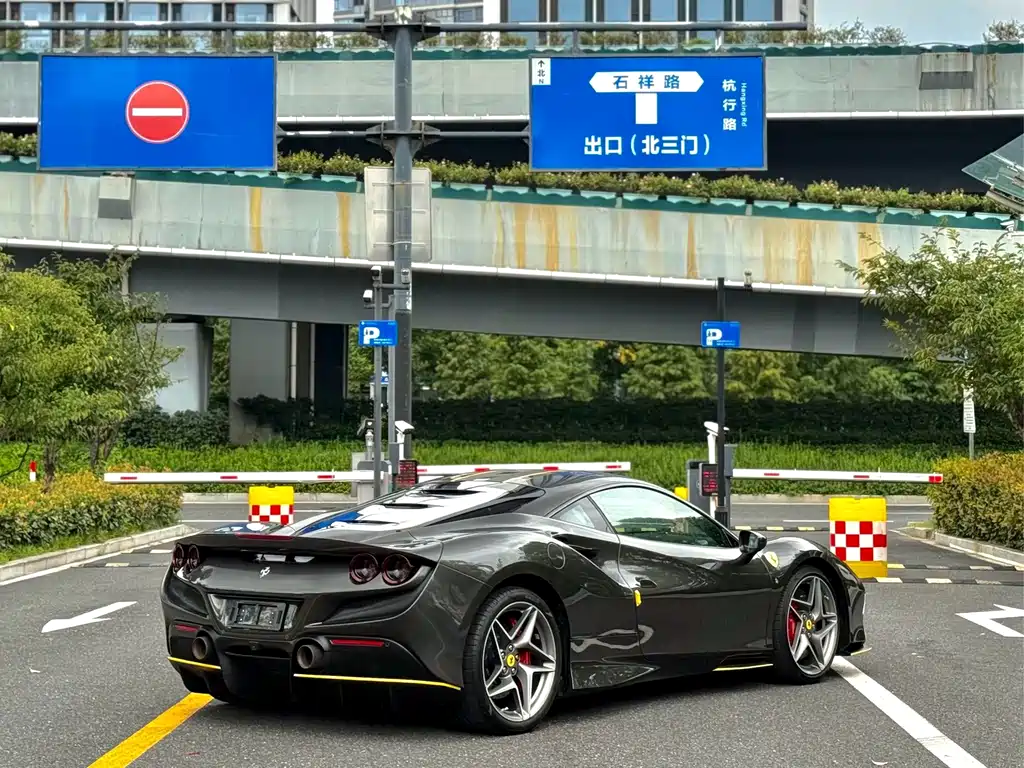 Ferrari F8 — миниатюра 7