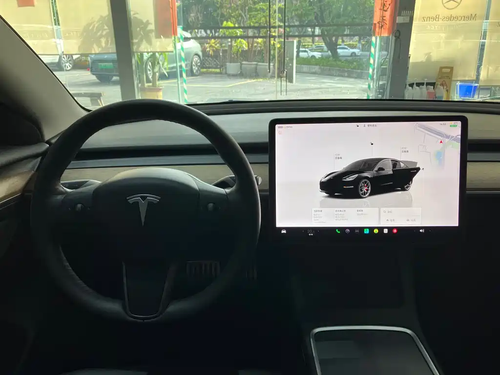 TESLA MODEL 3