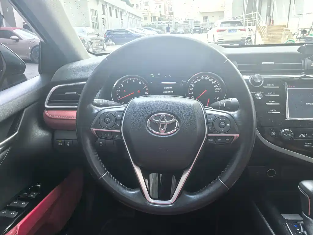 Toyota Camry — миниатюра 14