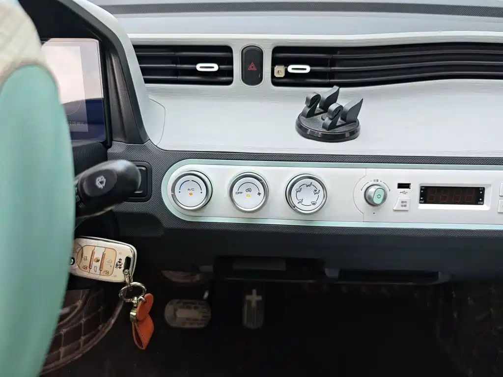 Wuling MINIEV — миниатюра 13