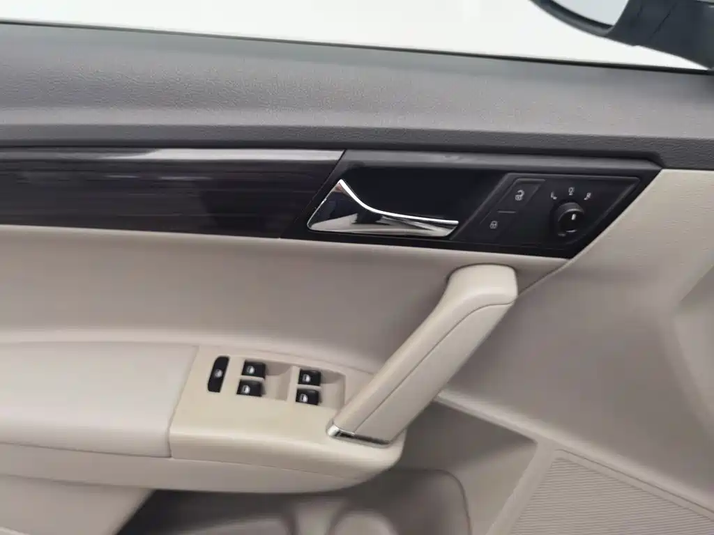 Volkswagen Gran Lavida 2013 1.6L MT Comfort