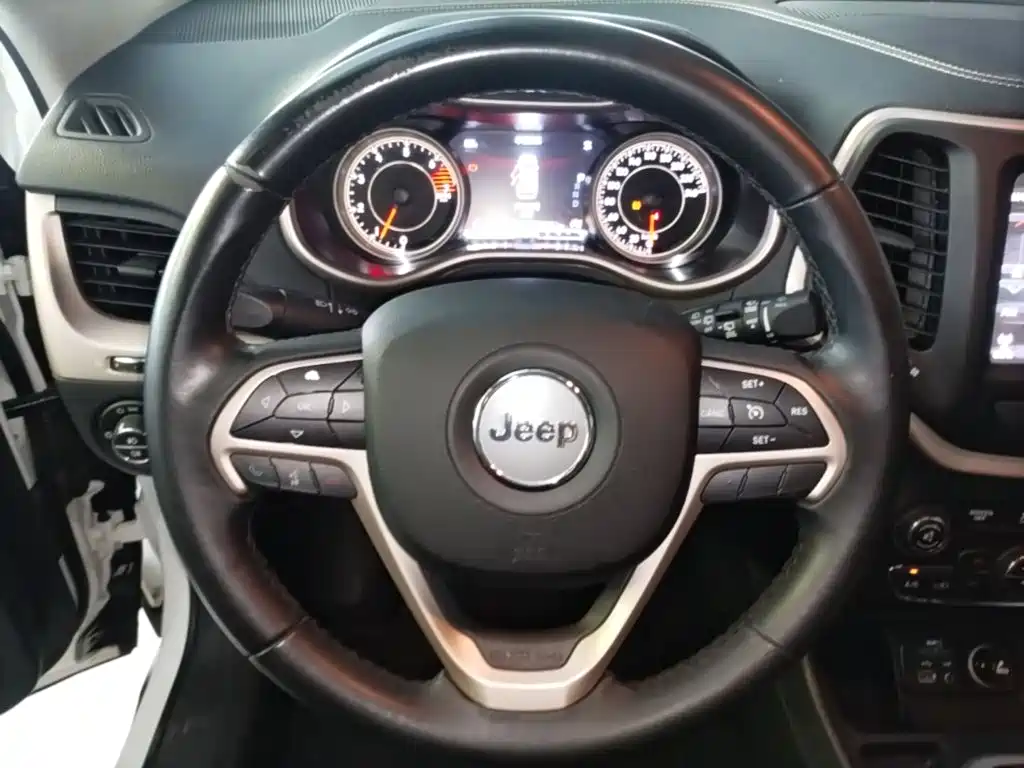 Jeep Cherokee — миниатюра 11